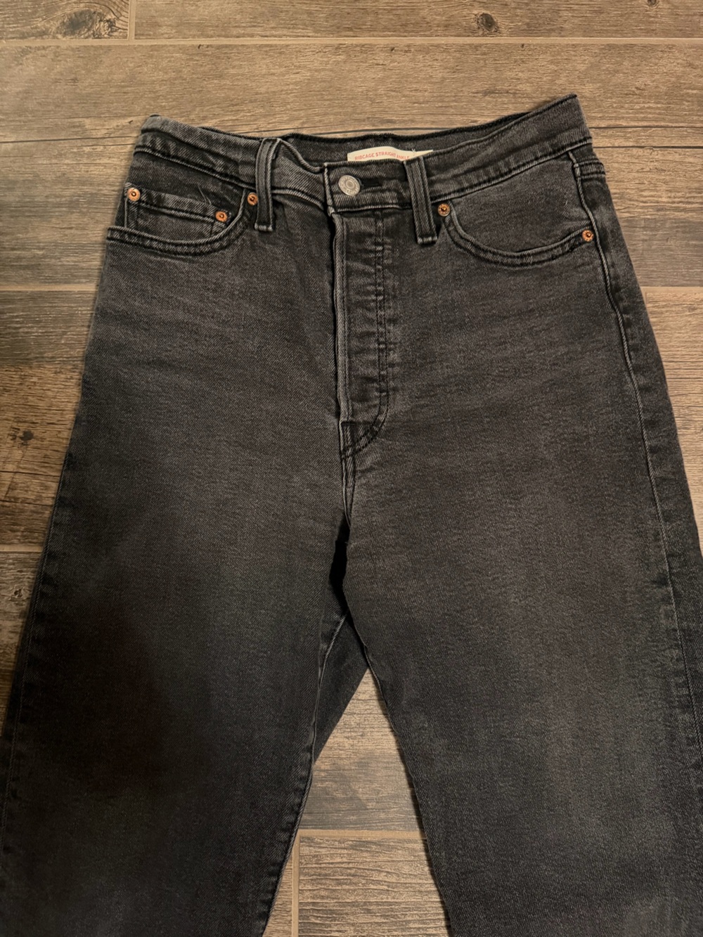 Levi's Women's Black Cropped Straight-Leg Jeans - Picture 2 of 7